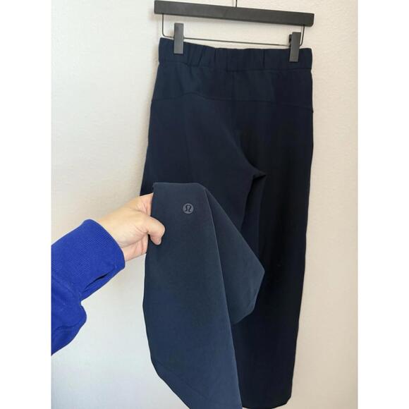 Lululemon On The Fly Pant Wide Leg 31" True Navy Athleisure Casual Pants Sz 4 - Picture 5 of 8
